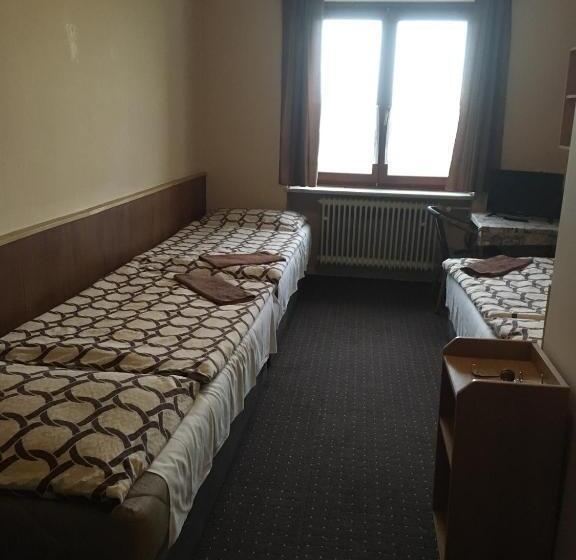 חדר סטנדרט לשלושה, Rozkoš