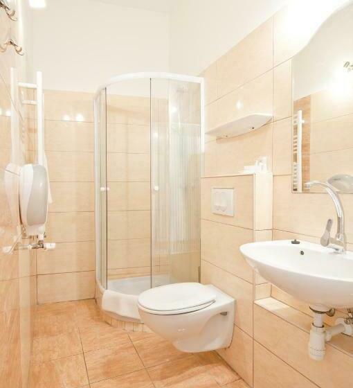 スタンダードルーム, Borbarátok Háza