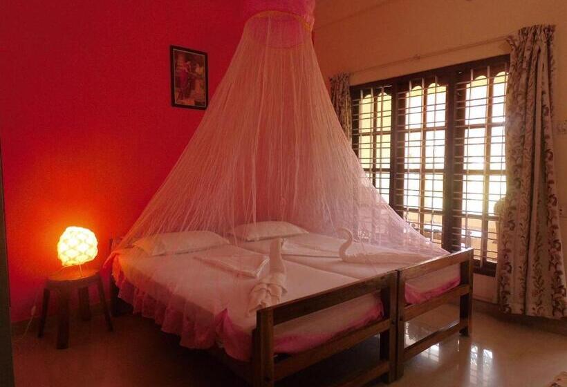 اتاق لوکس با بالکن, Green Garden Ayurvedic Resort & Green House