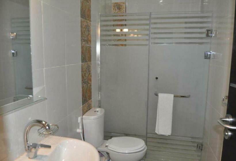 اتاق راحتی سه تخته, Tut Pyramids View