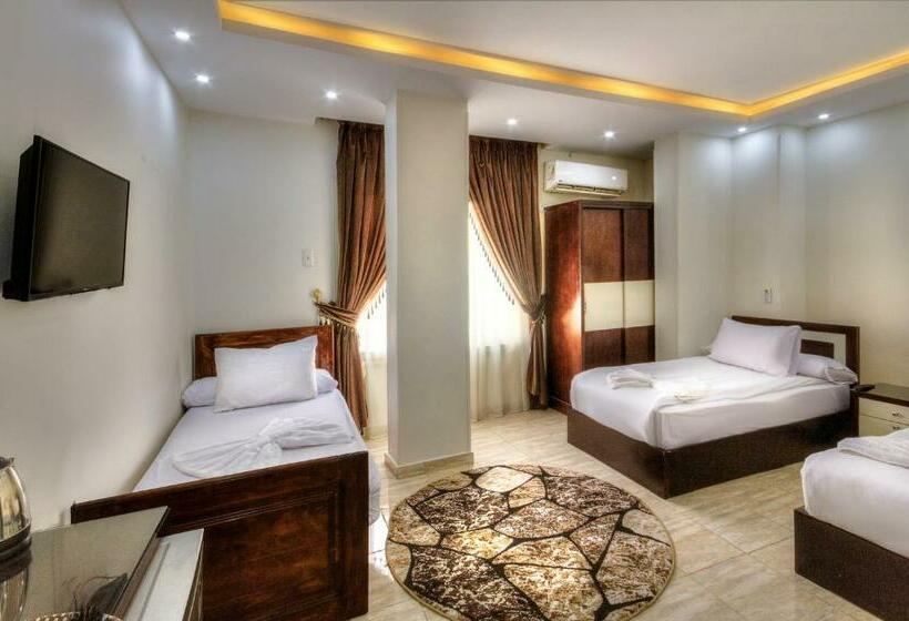 اتاق راحتی سه تخته, Tut Pyramids View