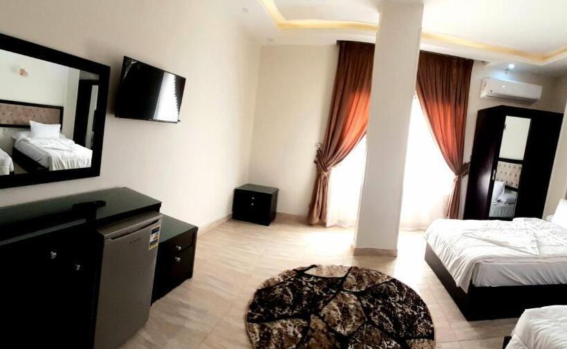 اتاق راحتی سه تخته, Tut Pyramids View