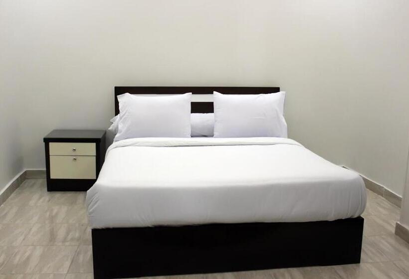 Deluxe Room, Tut Pyramids View