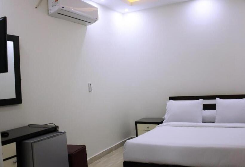 اتاق لوکس, Tut Pyramids View