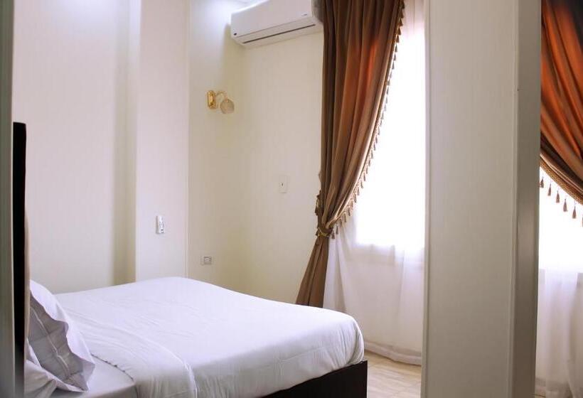 اتاق لوکس, Tut Pyramids View