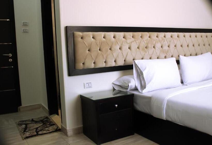 اتاق لوکس, Tut Pyramids View