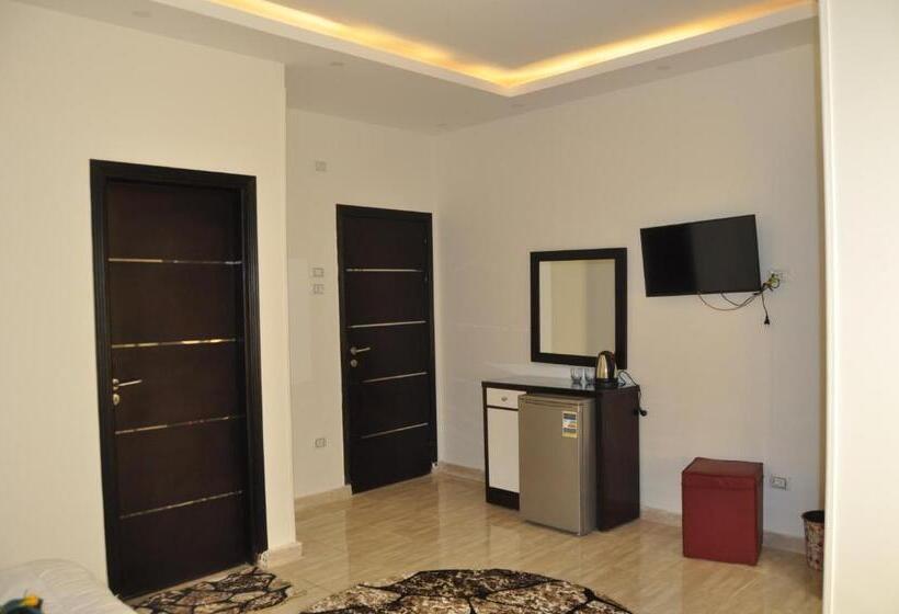 اتاق لوکس, Tut Pyramids View