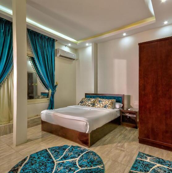 اتاق لوکس, Tut Pyramids View