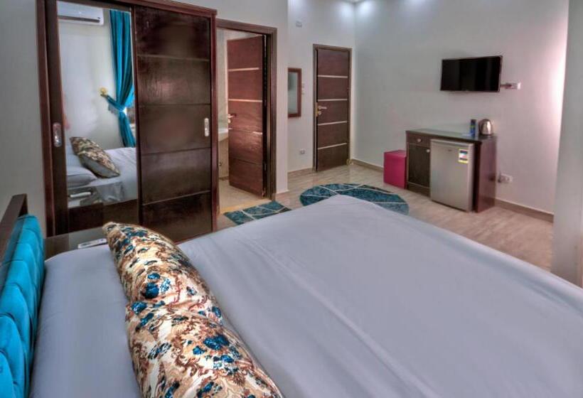 اتاق لوکس, Tut Pyramids View