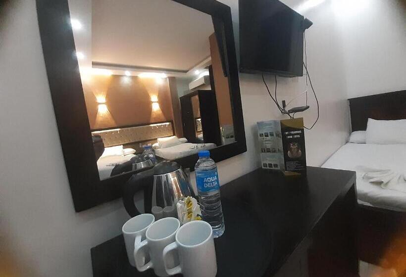 اتاق لوکس, Tut Pyramids View