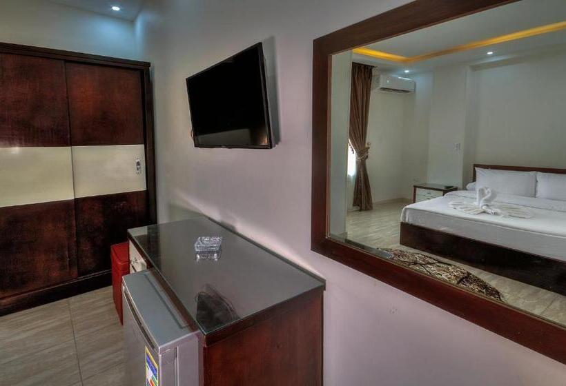 اتاق لوکس, Tut Pyramids View