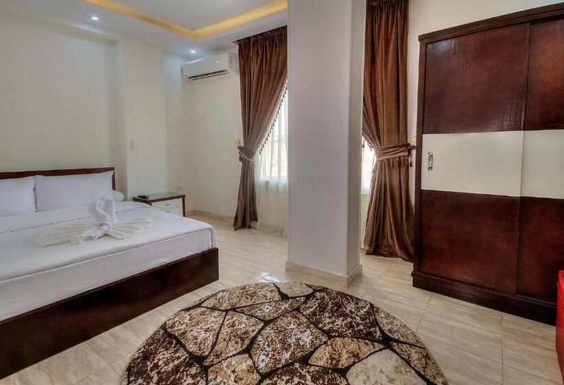 اتاق لوکس, Tut Pyramids View