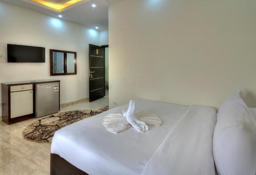 اتاق لوکس, Tut Pyramids View