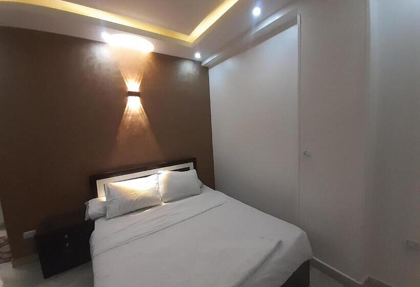 اتاق لوکس, Tut Pyramids View