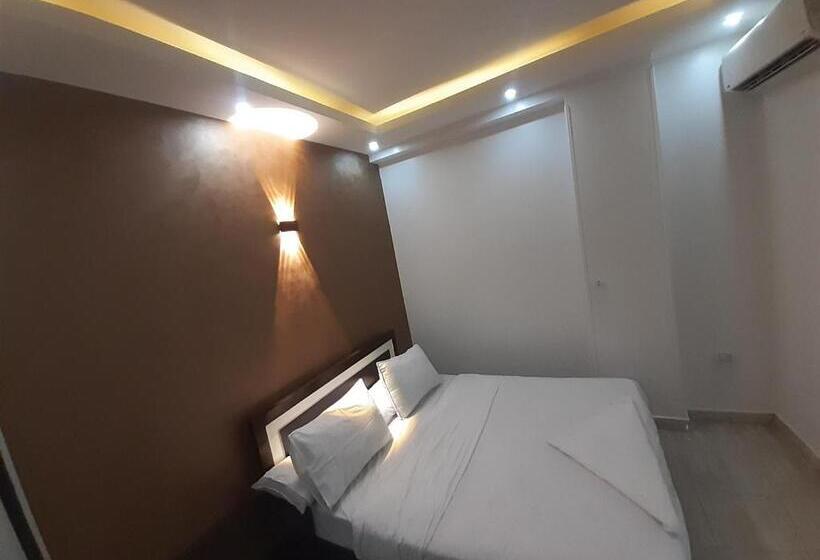 اتاق لوکس, Tut Pyramids View