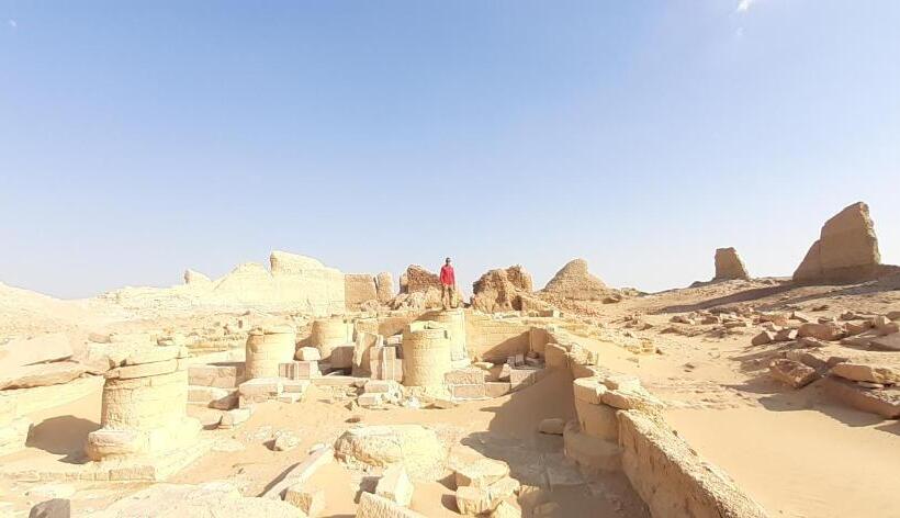 اتاق لوکس, Tut Pyramids View