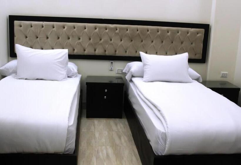 اتاق لوکس, Tut Pyramids View