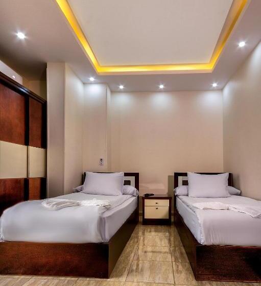 اتاق لوکس, Tut Pyramids View