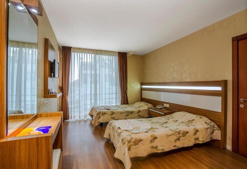 スタンダードトリプルルーム, Santa Marina