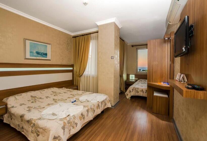 スタンダードトリプルルーム, Santa Marina