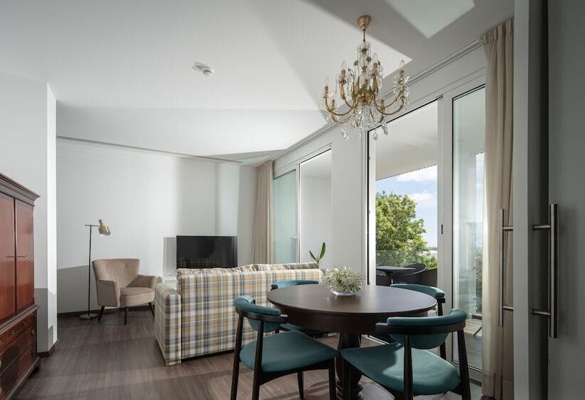 جناح جونيور, Senhora Da Rosa, Tradition & Nature