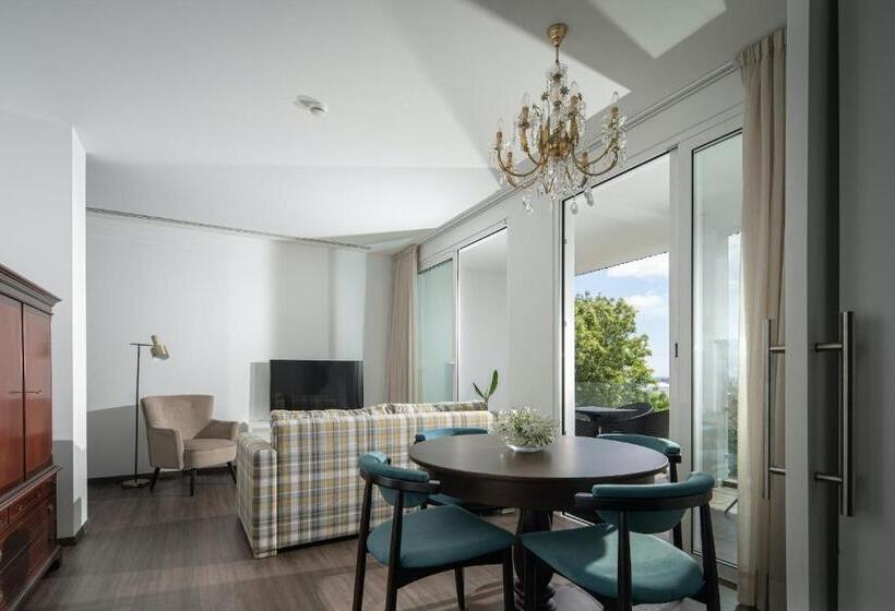 جناح جونيور, Senhora Da Rosa, Tradition & Nature