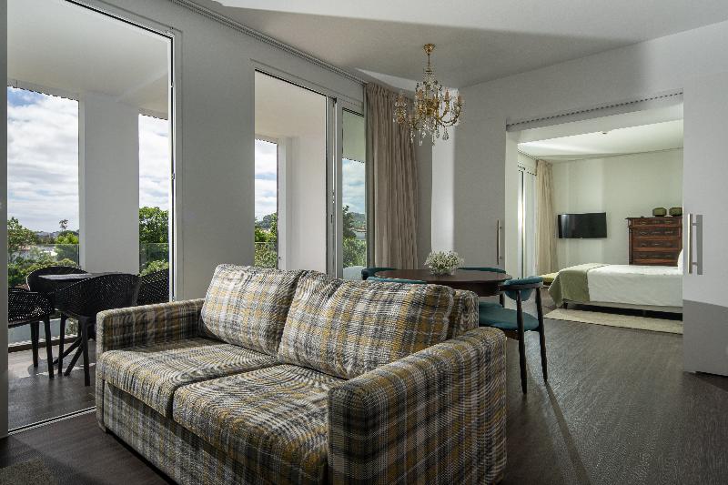 جناح جونيور, Senhora Da Rosa, Tradition & Nature