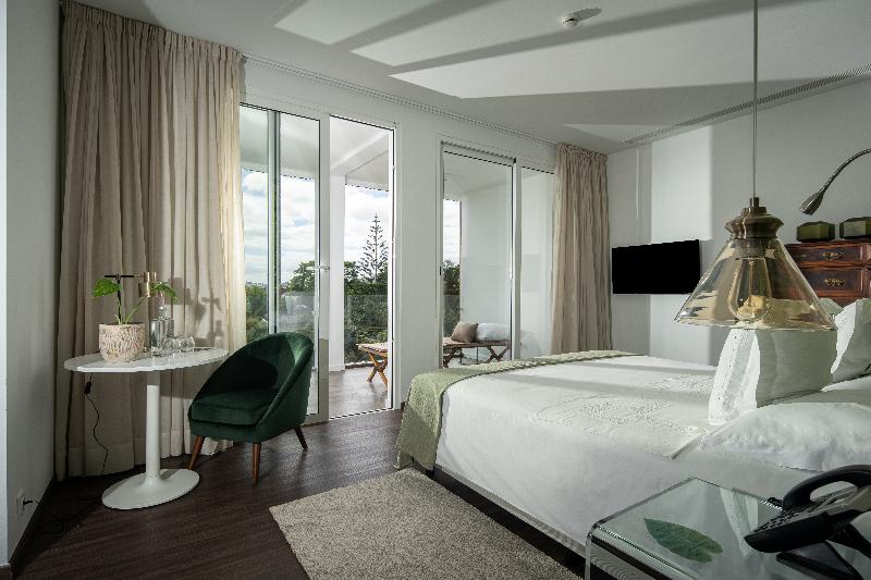 جناح جونيور, Senhora Da Rosa, Tradition & Nature