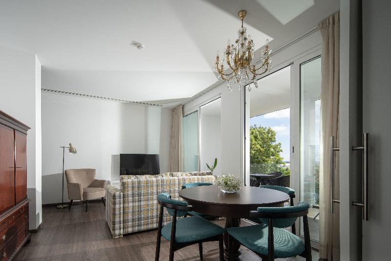 جناح جونيور, Senhora Da Rosa, Tradition & Nature