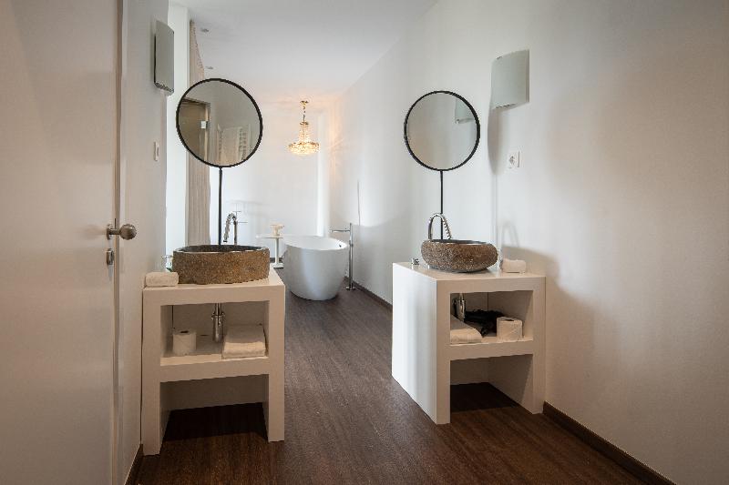 جناح جونيور, Senhora Da Rosa, Tradition & Nature