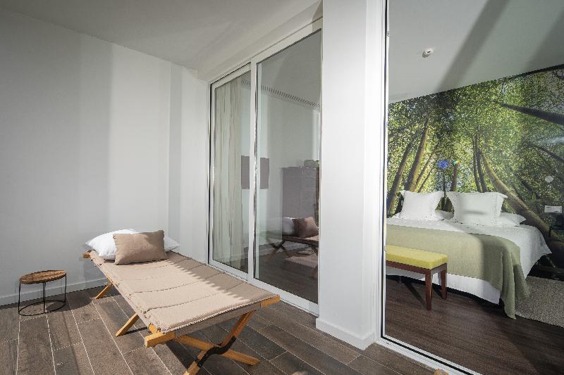 جناح جونيور, Senhora Da Rosa, Tradition & Nature