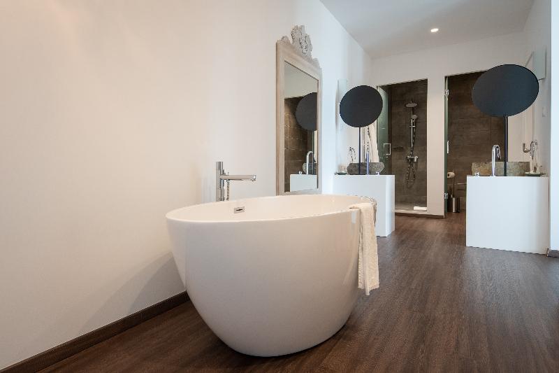 جناح جونيور, Senhora Da Rosa, Tradition & Nature