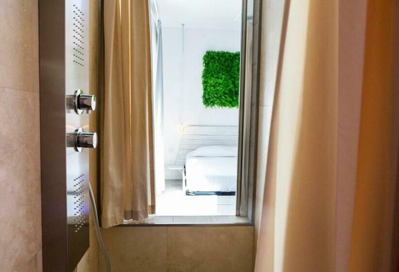 اتاق خانوادگی, My Tiny Home