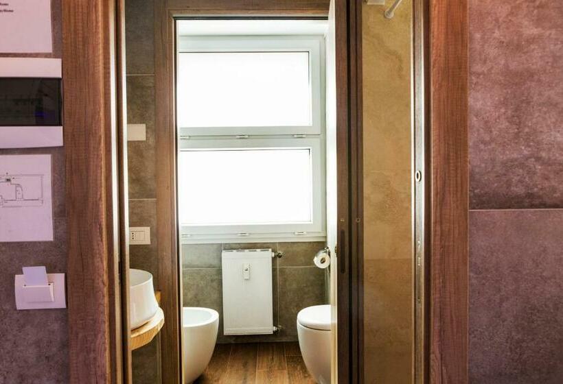 اتاق خانوادگی, My Tiny Home