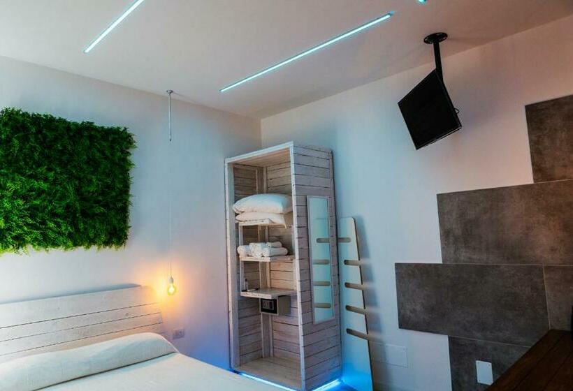 اتاق خانوادگی, My Tiny Home