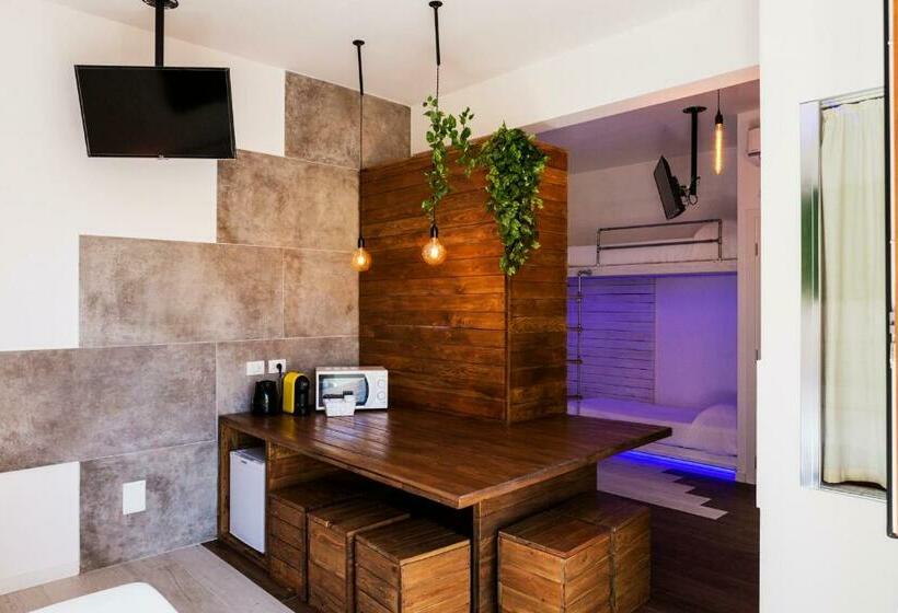 اتاق خانوادگی, My Tiny Home