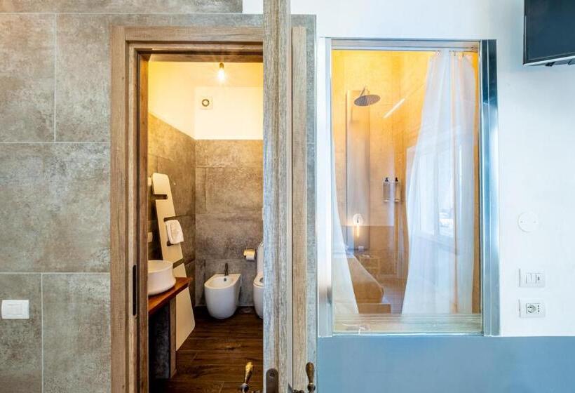 اتاق لوکس سه تخته, My Tiny Home