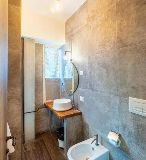 اتاق سوپریور خانوادگی, My Tiny Home