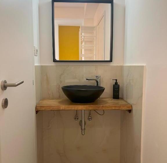 اتاق عادی, My Tiny Home