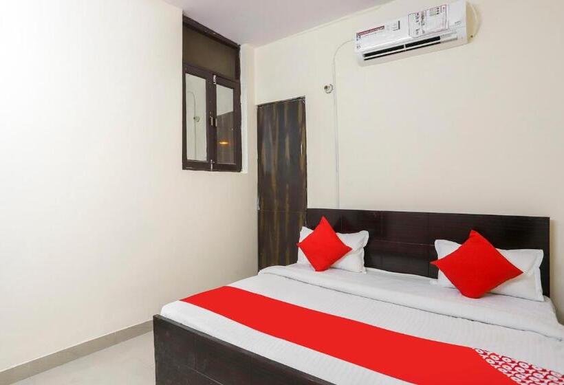 Basic-huone, O Royal Residency