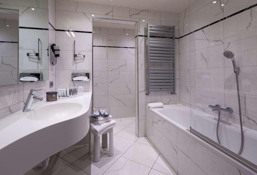 جناح جونيور, Best Western Hotel Adige