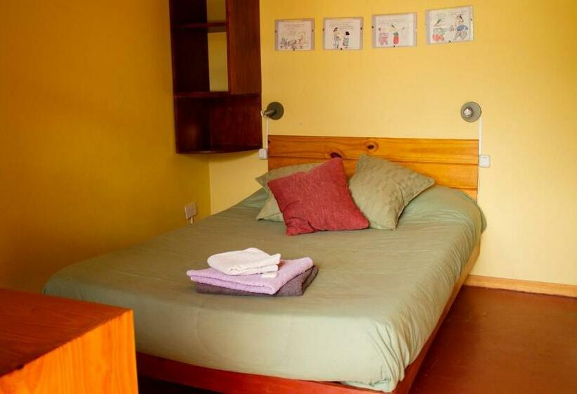 اتاق استاندارد با سرویس بهداشتی مشترک, La Tosca Hostel