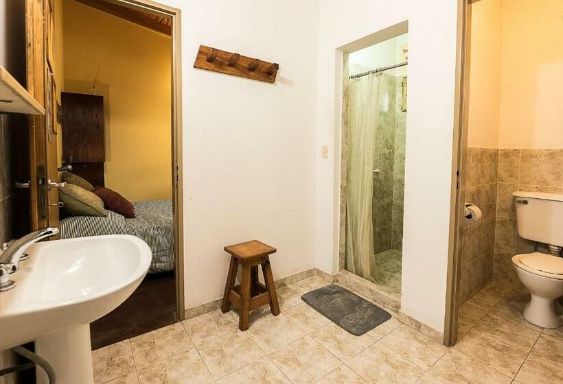 חדר סטנדרט חדר אמבטיה משותף, La Tosca Hostel