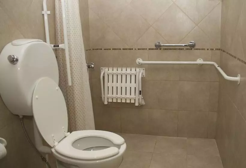 اتاق استاندارد چهارنفره با سرویس بهداشتی مشترک, La Tosca Hostel
