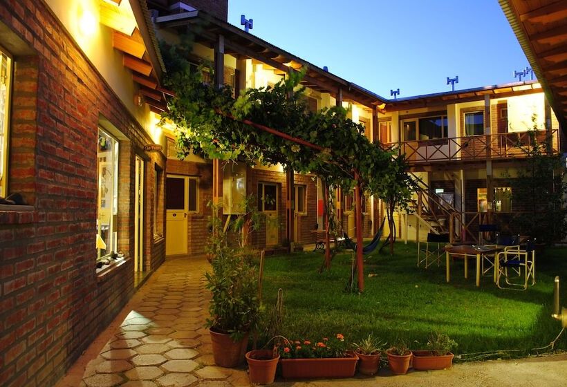 חדר סטנדרטי לארבעה עם חדר אמבטיה משותף, La Tosca Hostel