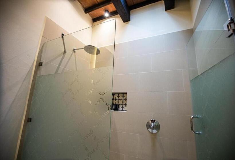 سوییت جونیور, Porta Hotel Antigua