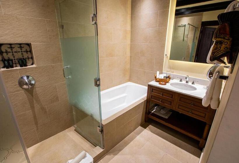 سوییت جونیور, Porta Hotel Antigua