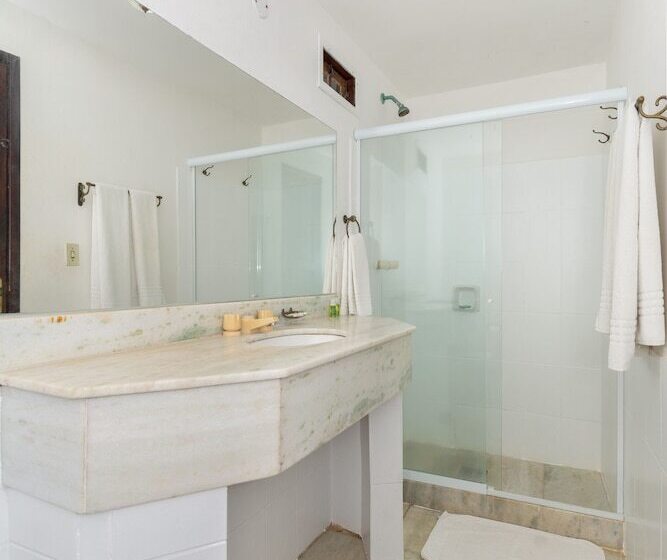 חדר אקונומי, Pousada Afrika