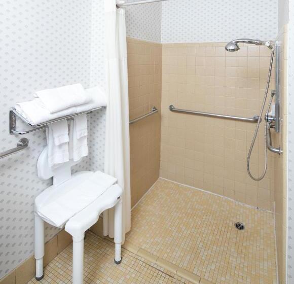 غرفة قياسية لذوى الاحتياجات الخاصة, Red Lion Inn & Suites Auburn