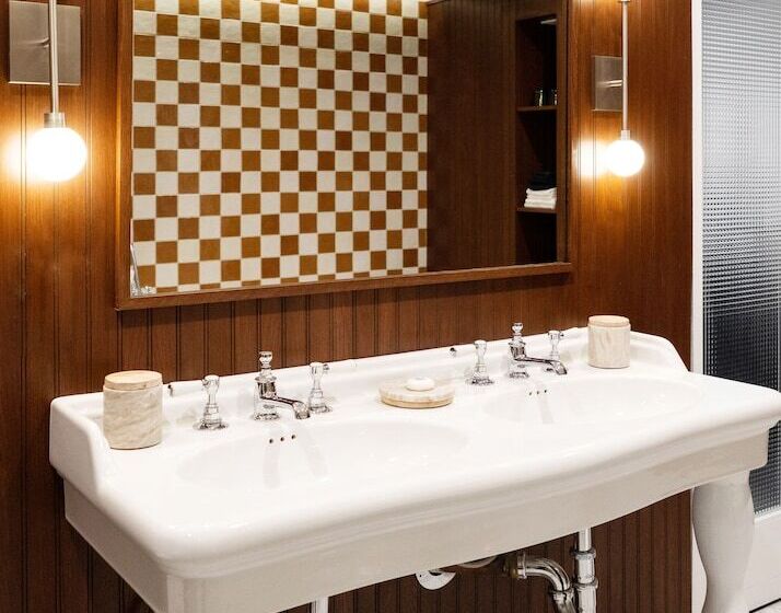 جناح مزوَّد بشرفة, Palihouse West Hollywood